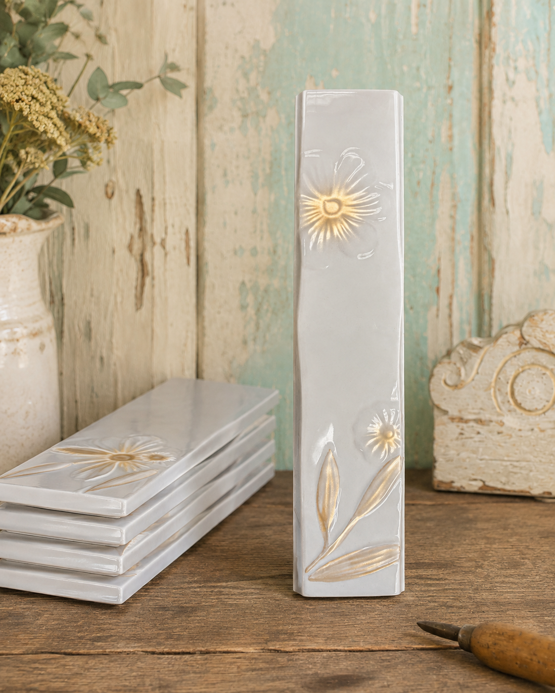Retro White Floral Relief Accent Strip - 1732-FL27